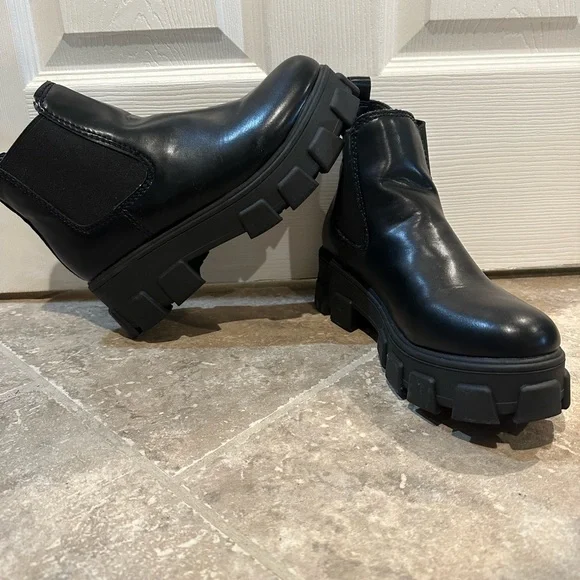 Circus NY Women's Darielle Ankle Boot Black 5.5 Medium　並行輸入品 Circus Ny Darielle Boot Sam Edelman Circus NY By Sam Edelman Women\u0027s  Darielle Lug Sole Chelsea Boots